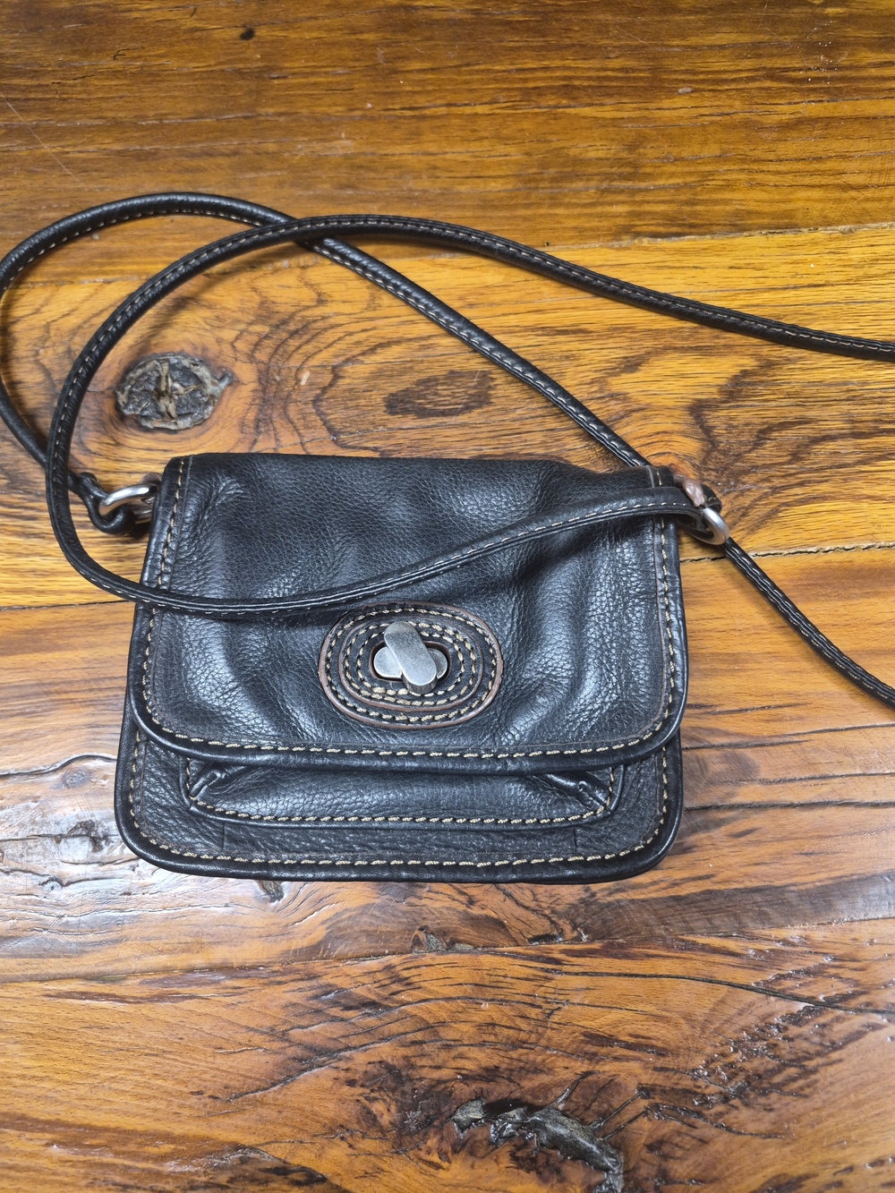 Classic FOSSIL Black Brown Leather Crossbody Bag - Turnlock Closure